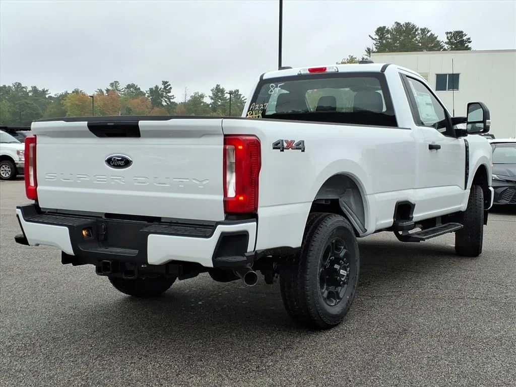 New 2026 Oxford White Ford XL image 3