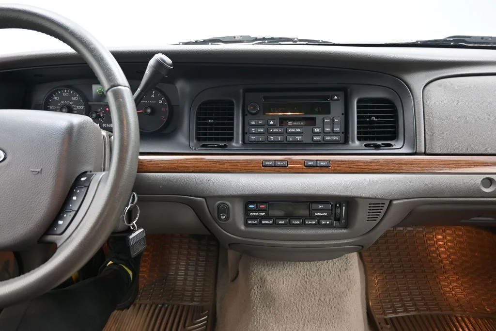 Used 2006 Silver Ford LX image 20