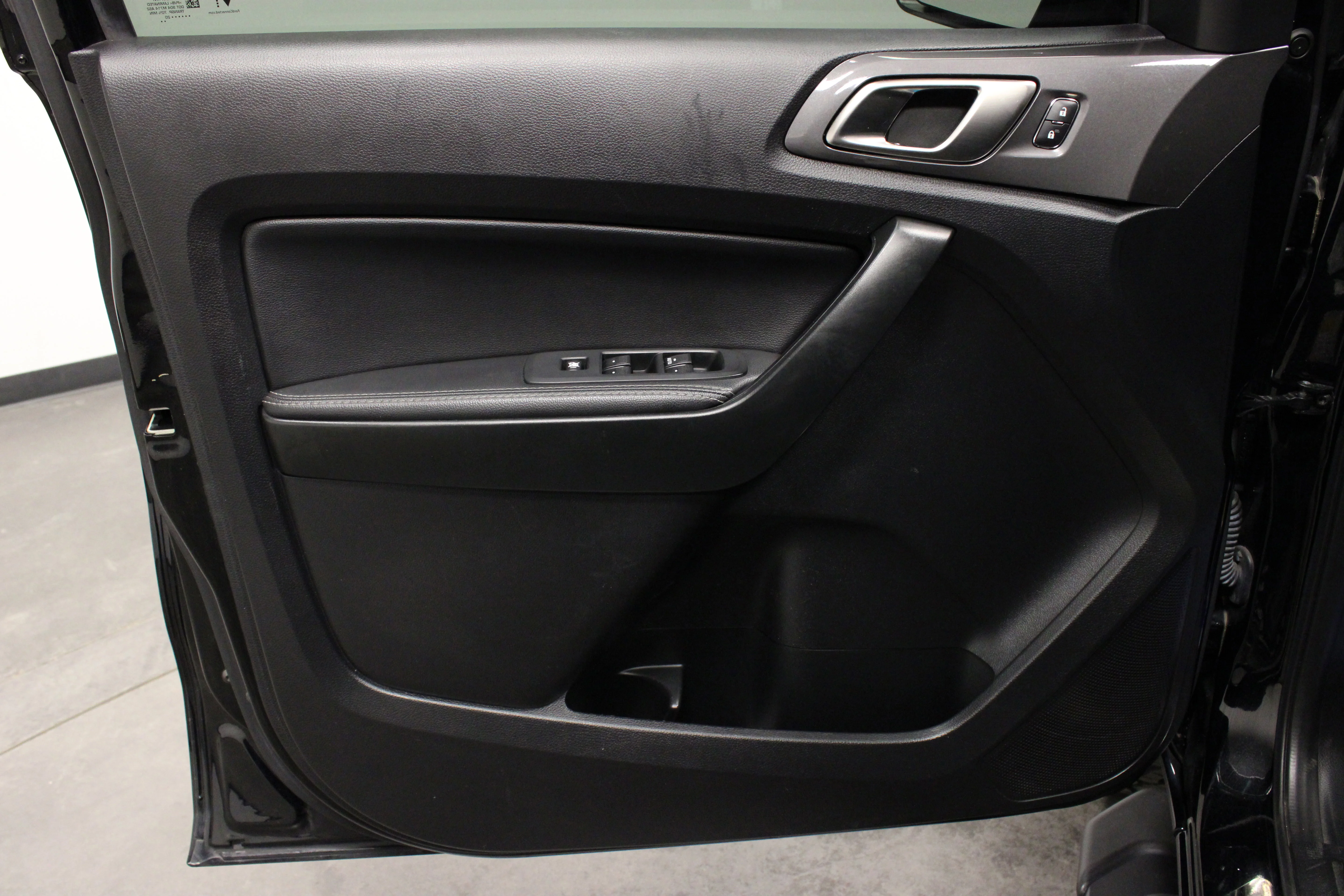 Used 2020 Shadow Black Ford Lariat image 19