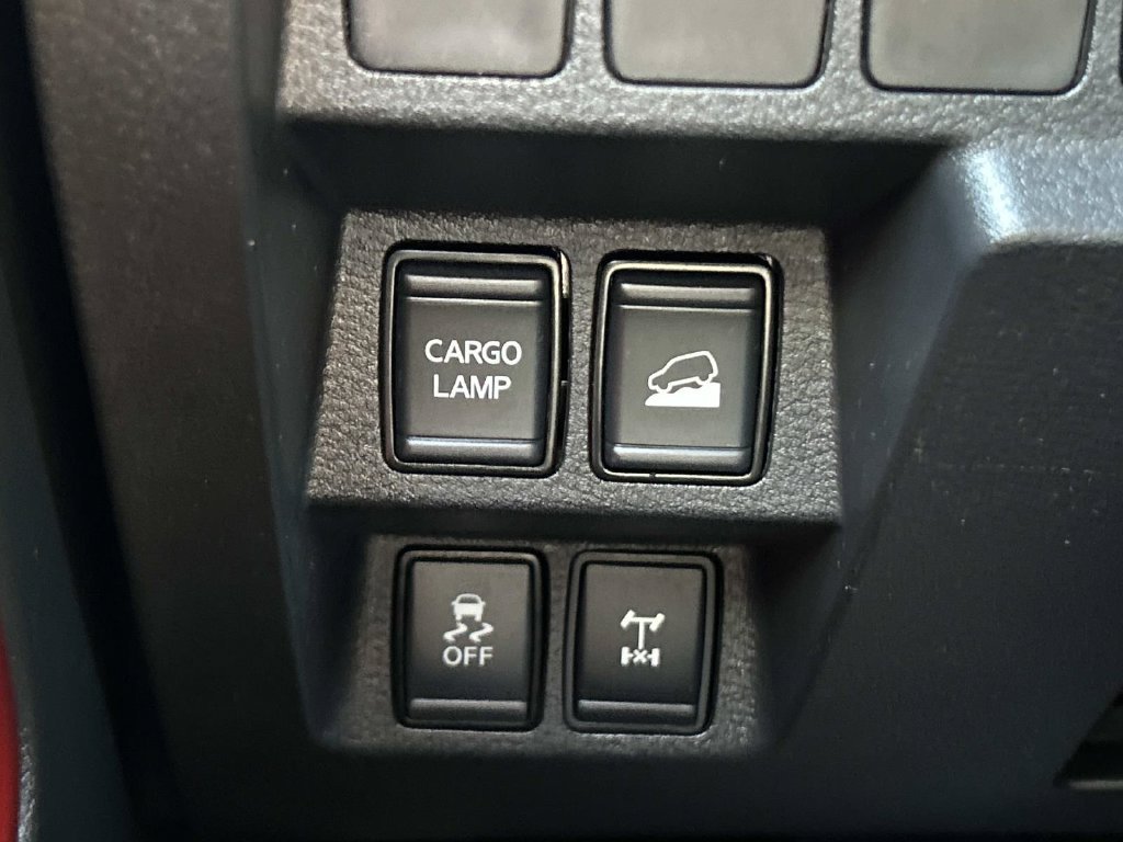 Used 2024 White Nissan PRO-4X image 19