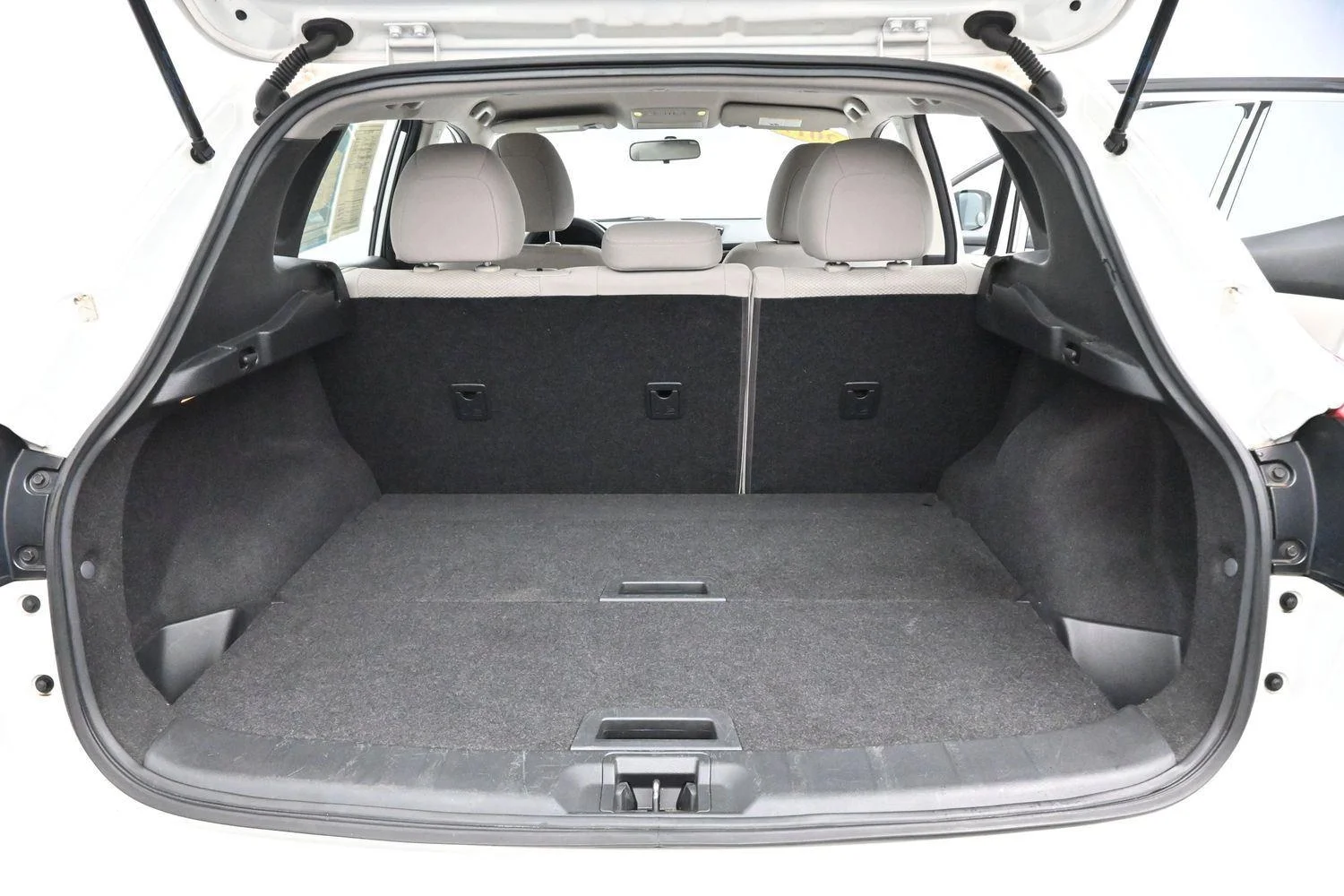 Used 2017 Glacier White Nissan SV image 9