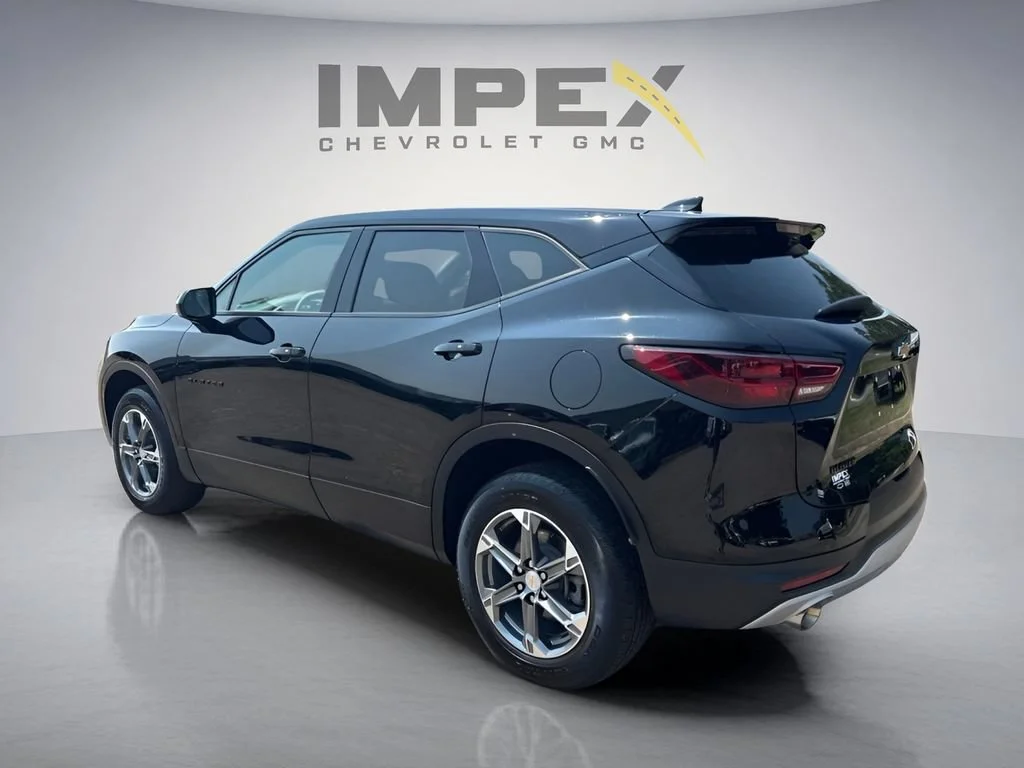 Used 2023 Black Chevrolet 2LT image 3