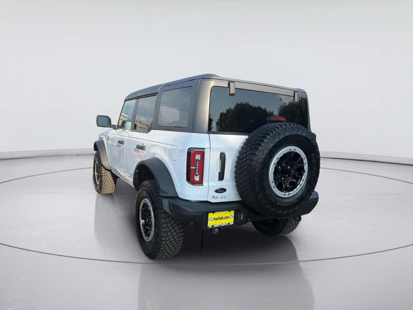 Used 2023 Oxford White Ford Badlands image 3
