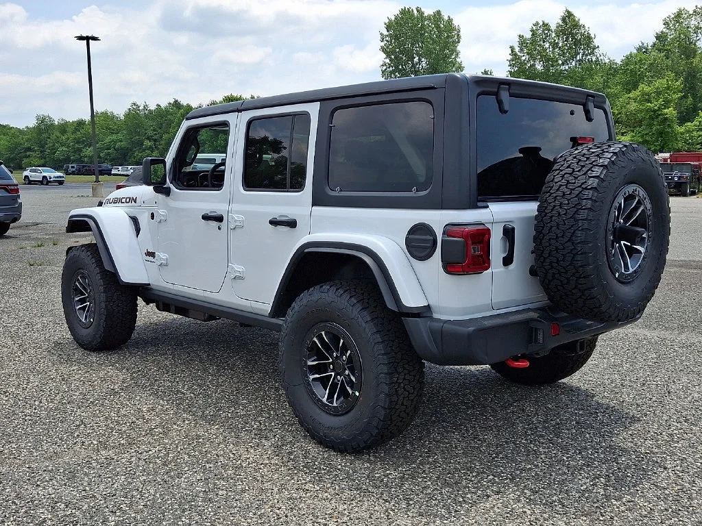New 2026 Bright White Clear-Coat Exterior Paint Jeep Rubicon image 6