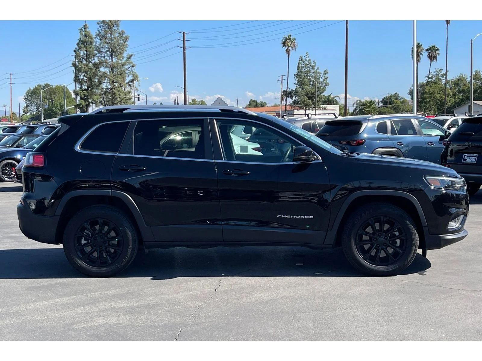 Used 2021 Diamond Black Crystal Pearlcoat Jeep Latitude Lux image 8