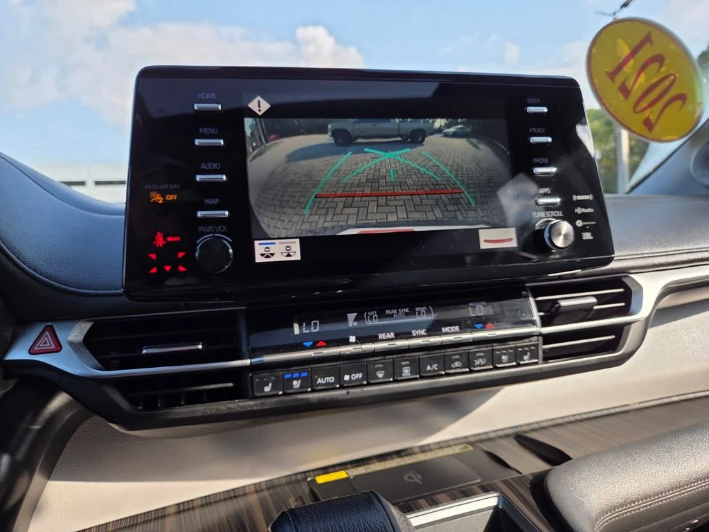 Used 2021  Toyota Limited image 35
