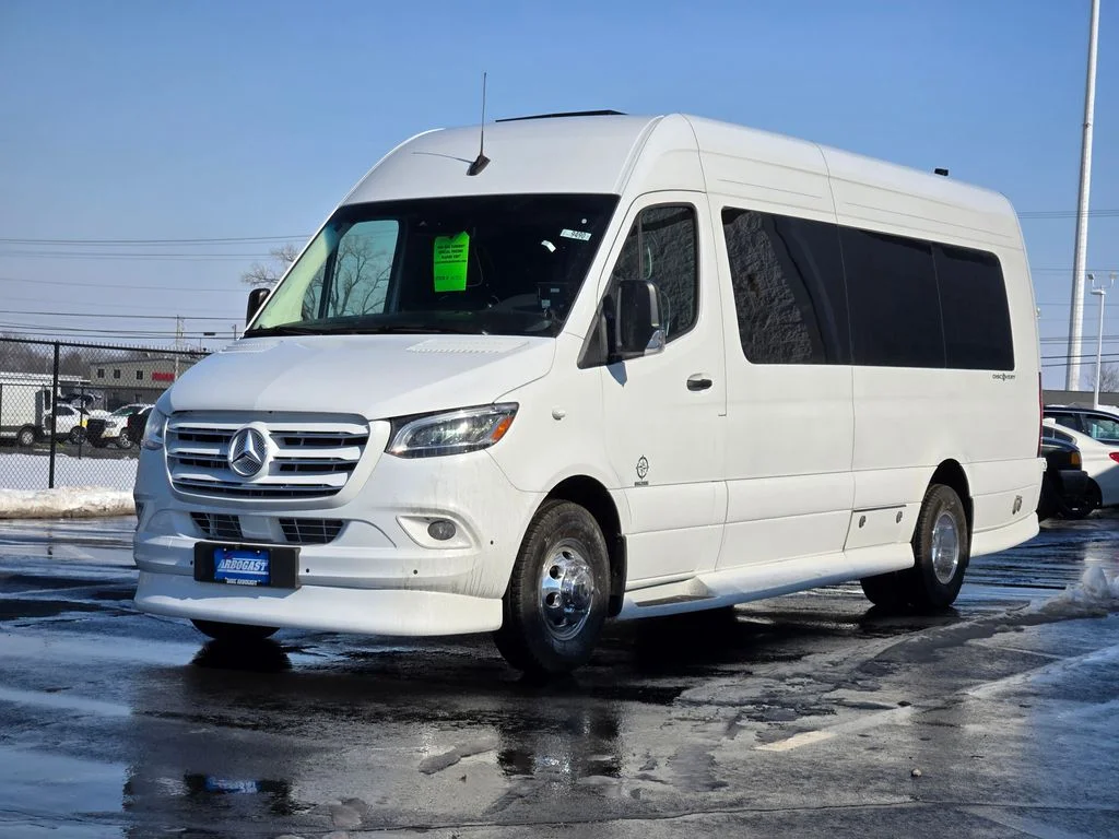 New 2026 Arctic White Mercedes-Benz Discovery Cross Country image 29