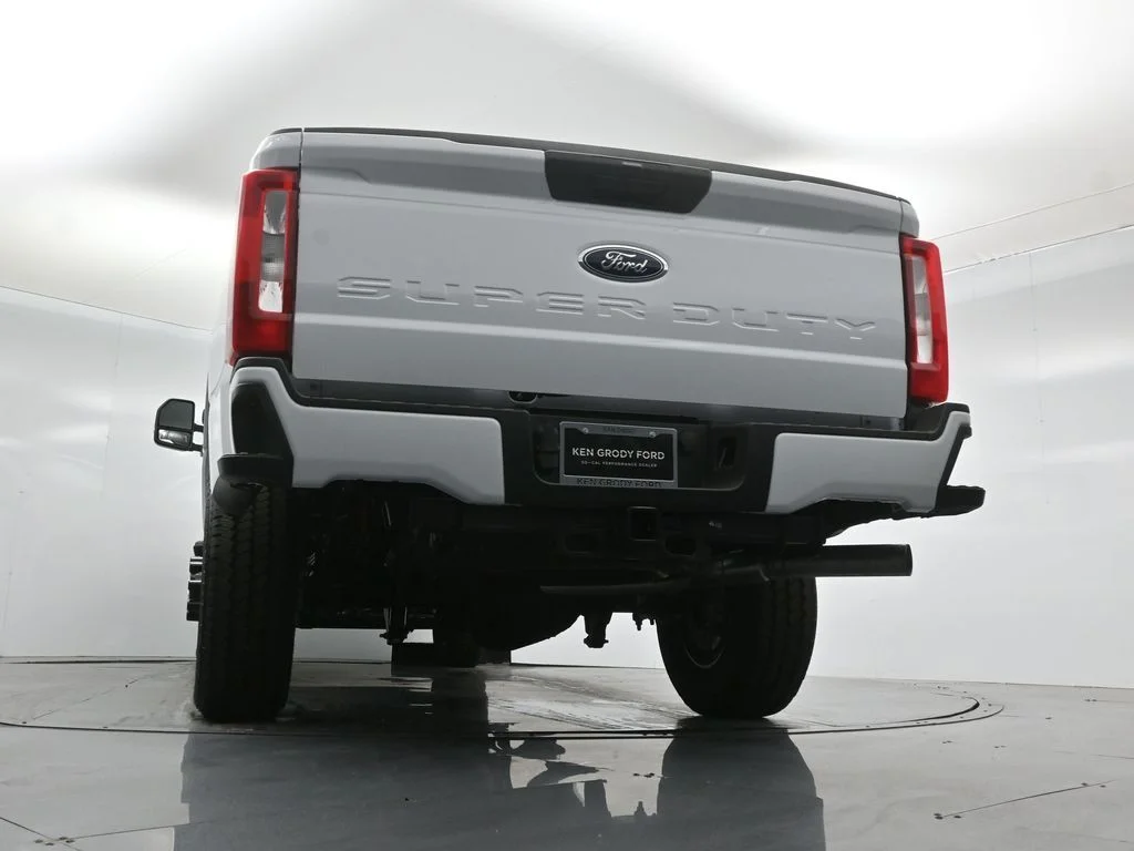 New 2026 Oxford White Ford XL image 43