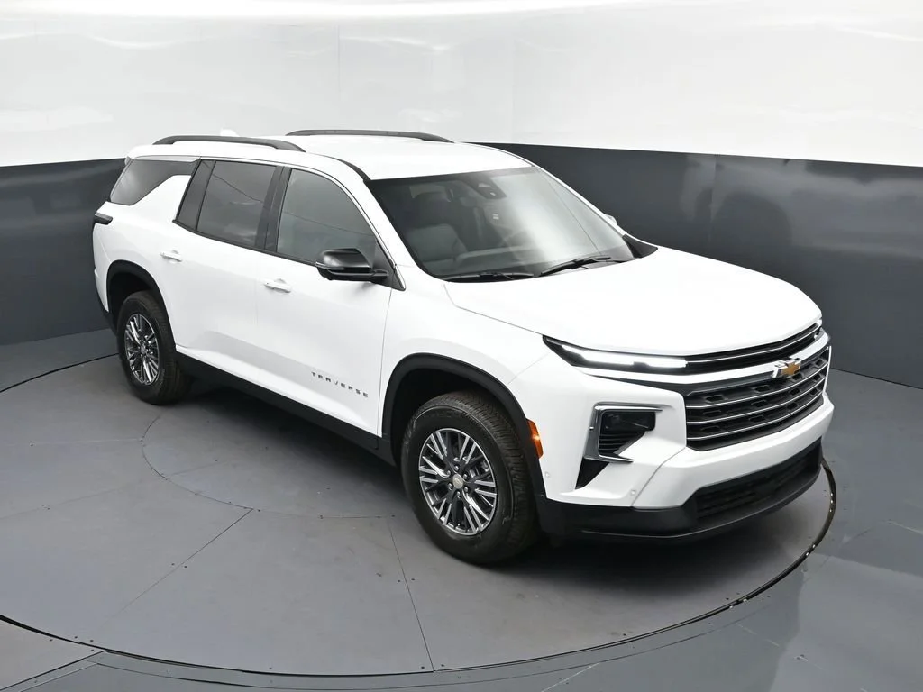 2026 Chevrolet Traverse FWD LT's photo