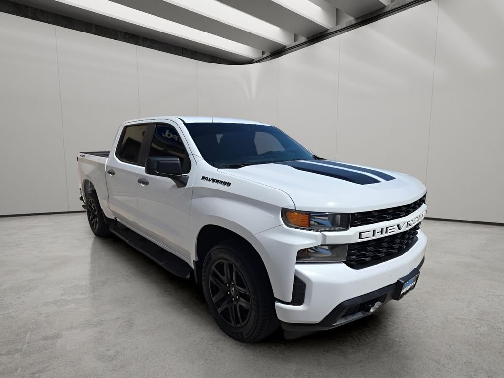 Used 2022 White Chevrolet Custom image 7