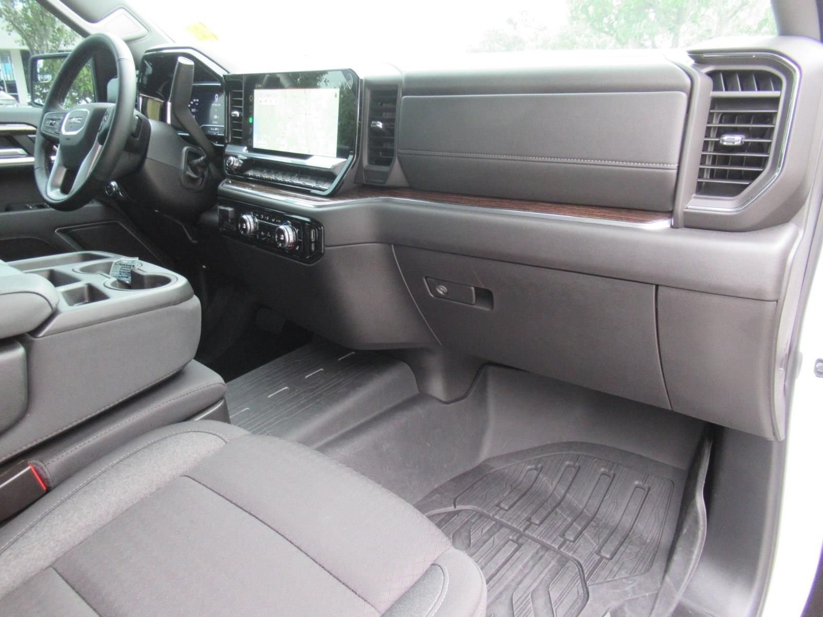 Used 2024 Summit White GMC Elevation image 10