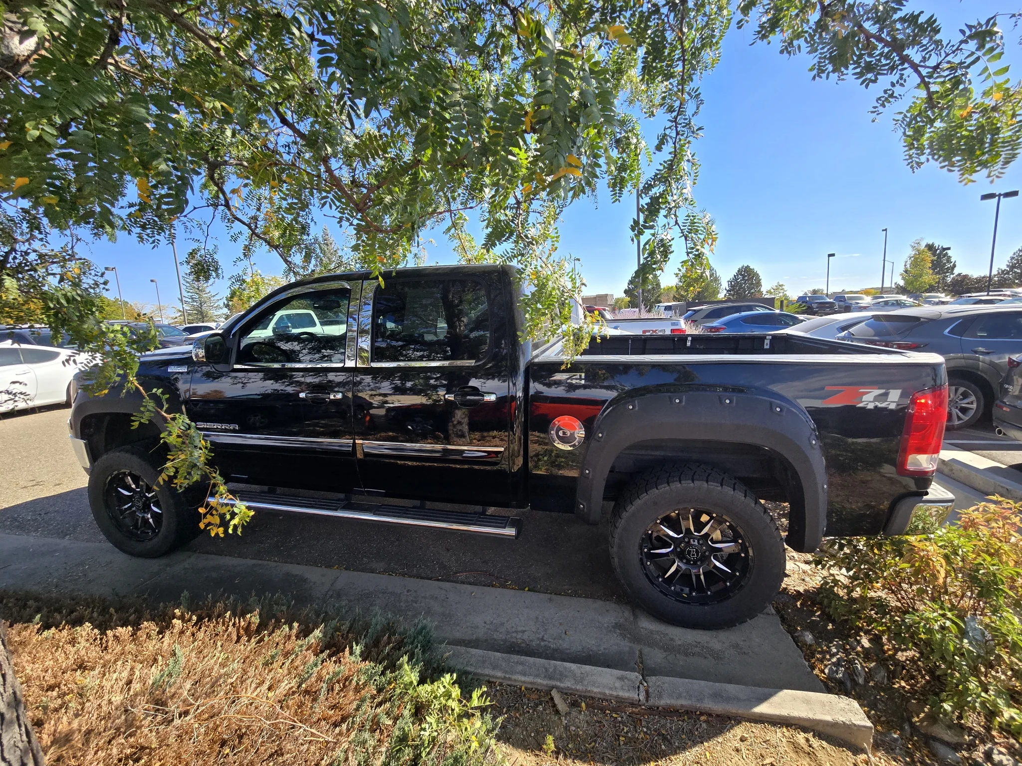 Used 2012 Onyx Black GMC SLT image 2