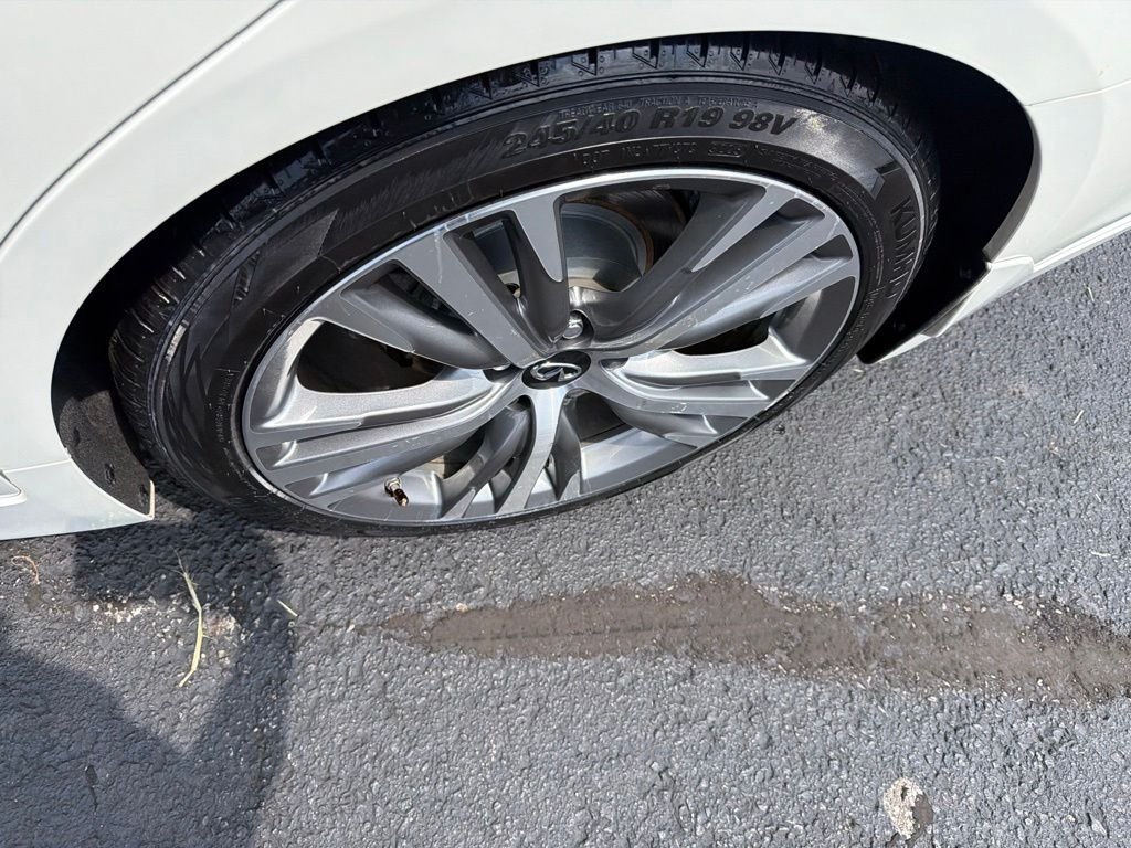 Used 2021 White INFINITI 3.0t SENSORY image 11