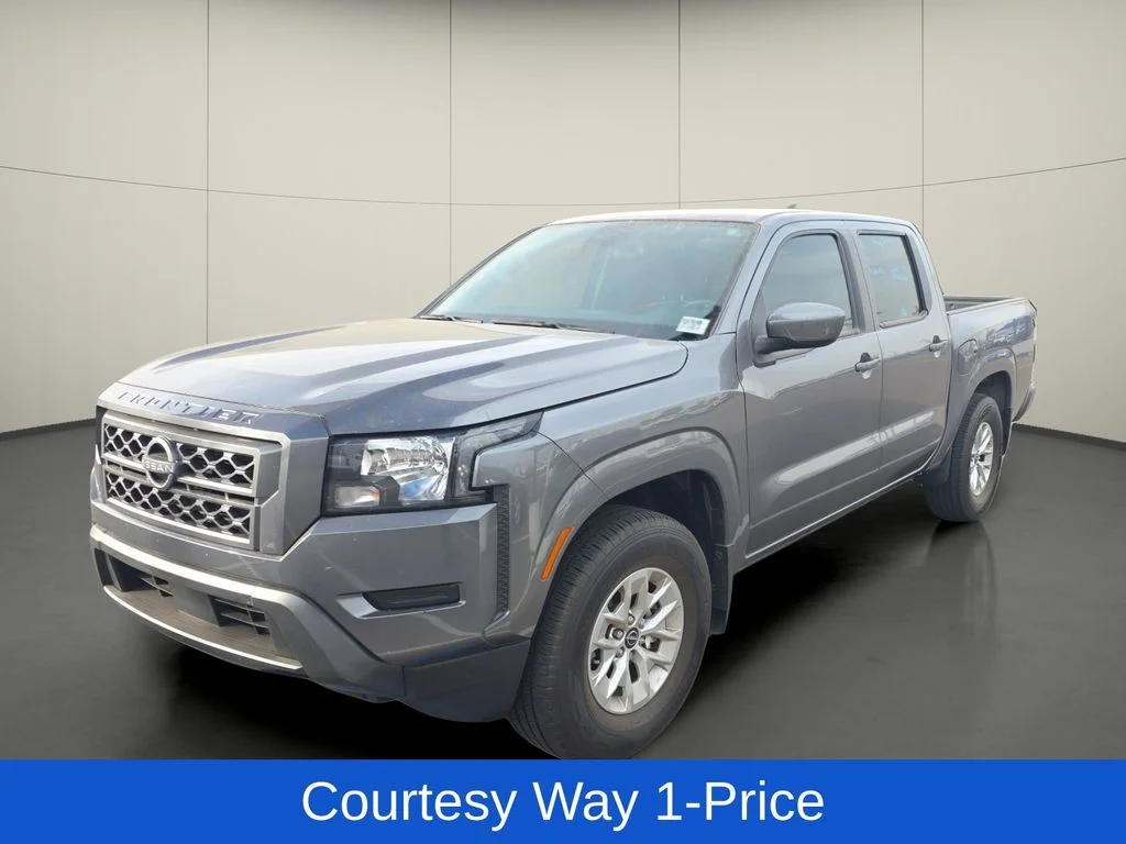 Used 2024 Gray Nissan SV image 4