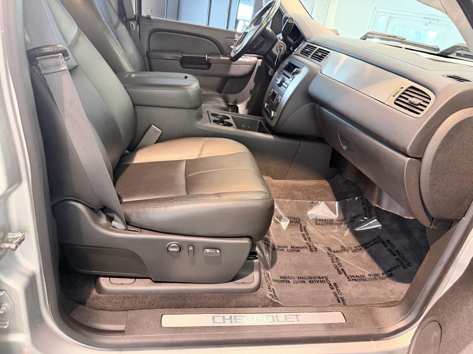 Used 2014 Silver Ice Metallic Chevrolet LTZ image 29