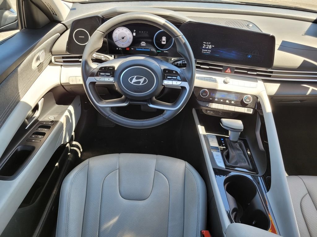 Used 2025 Black Hyundai Limited image 13