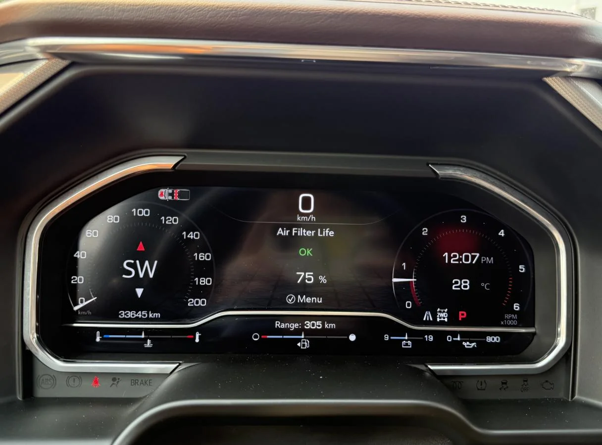 Used 2025 Silver GMC Denali image 30