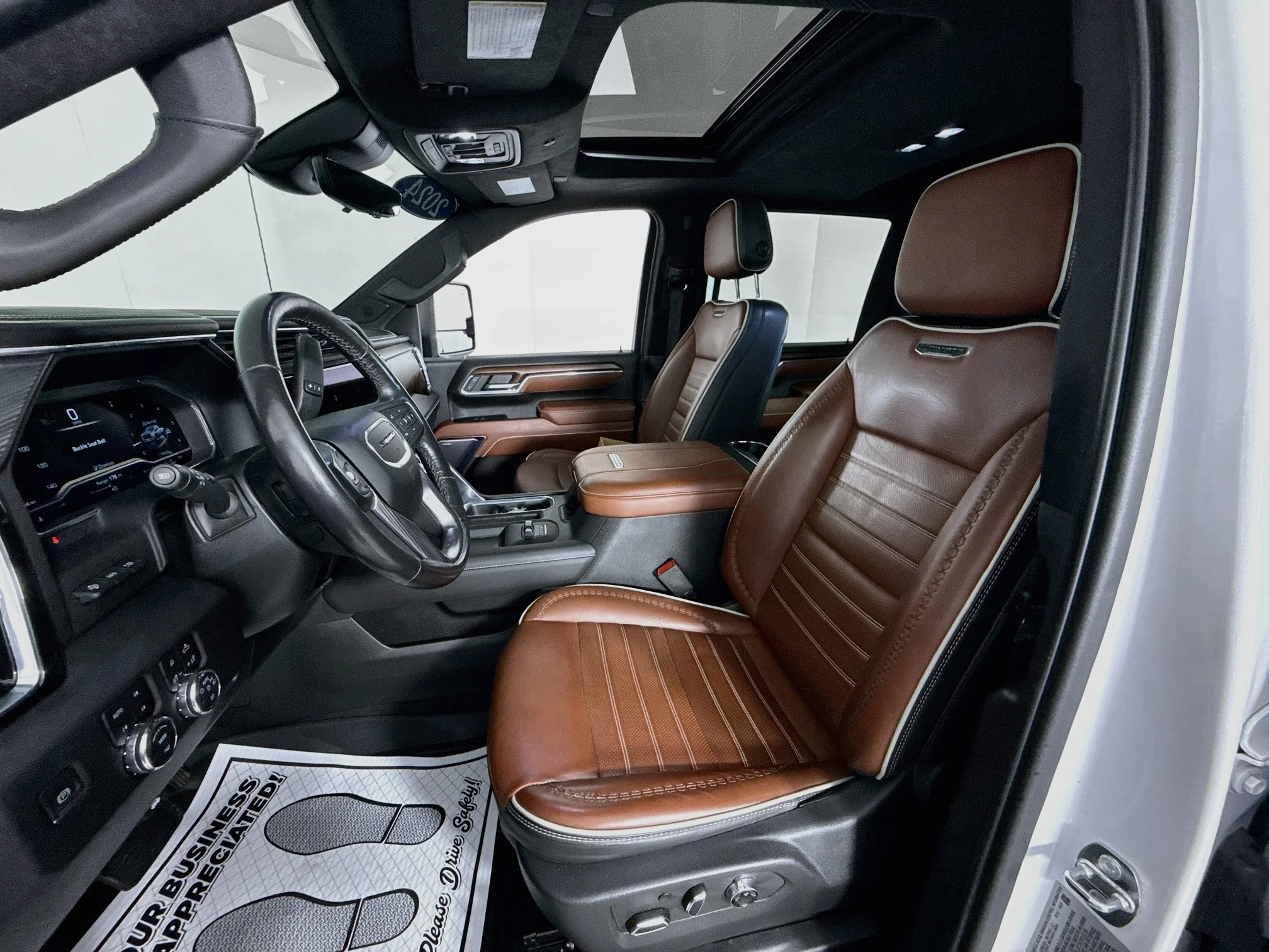 Used 2024 White GMC Denali Ultimate image 2