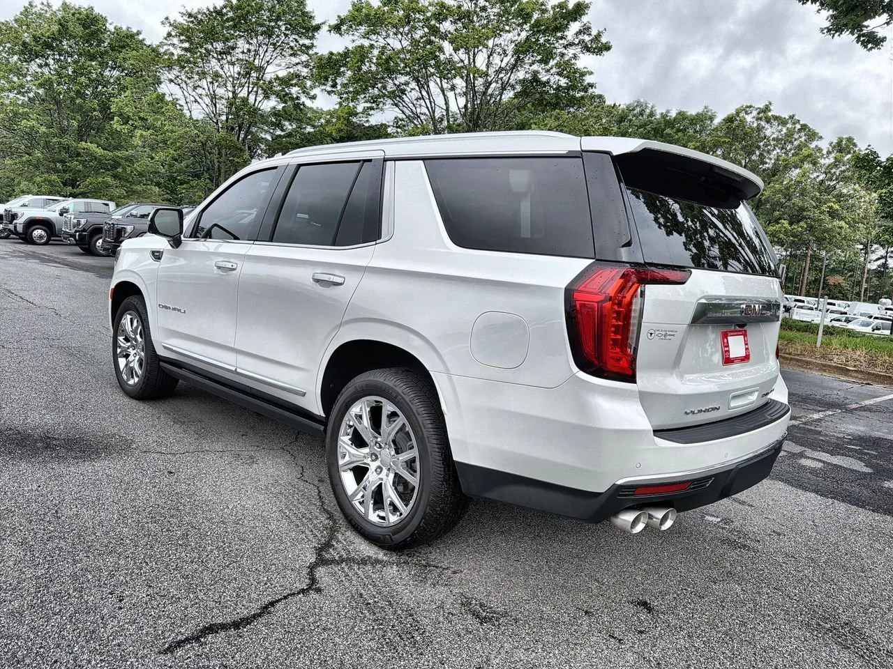 Used 2022 White Frost Tricoat GMC Denali image 6