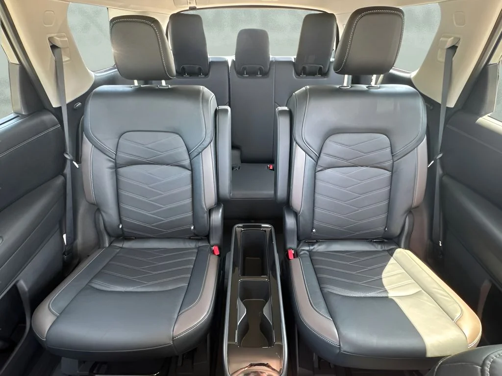 Used 2023 Gray Nissan Platinum image 13