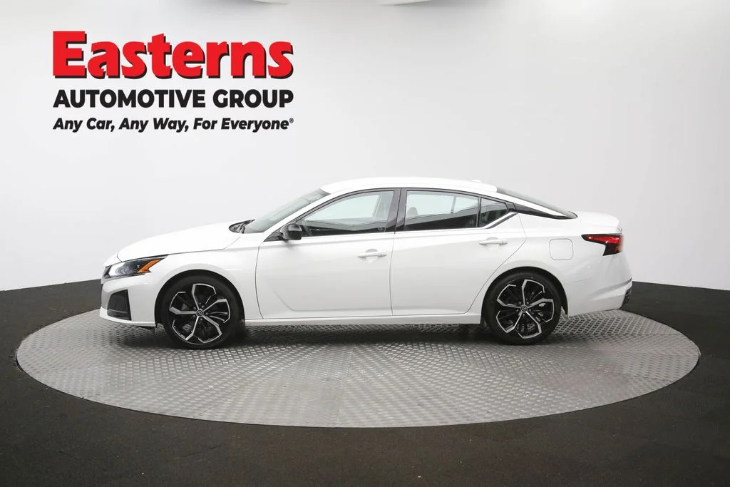Used 2024 White Nissan 2.5 SR image 59