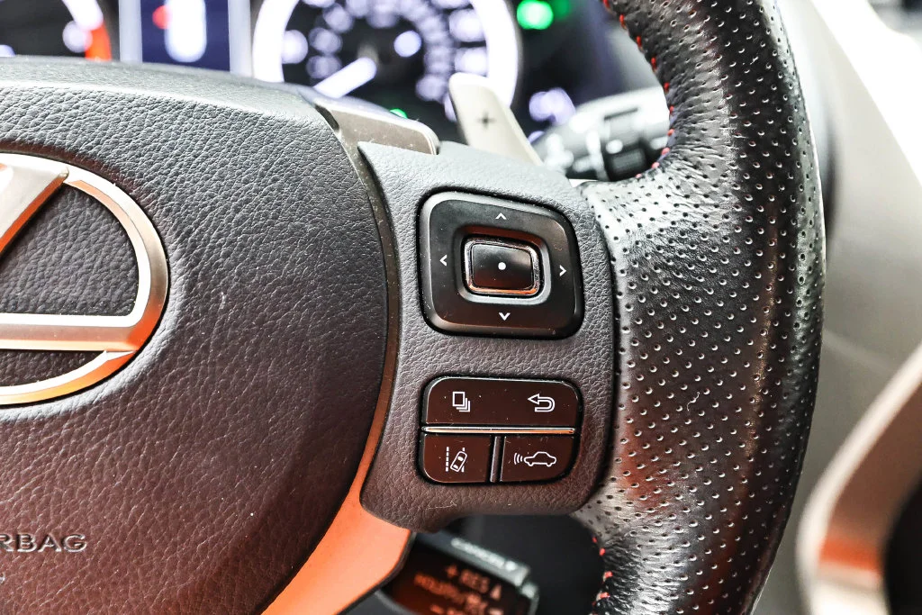 Used 2018  Lexus  image 16