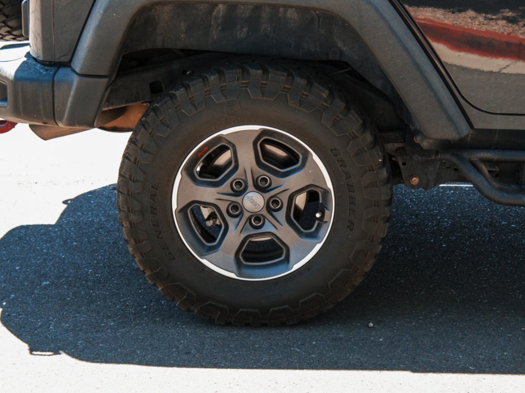 Used 2017 Gray Jeep Unlimited Rubicon image 4