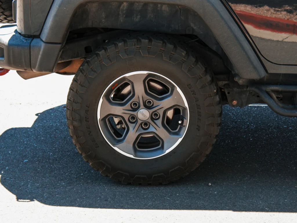 Used 2017 Gray Jeep Unlimited Rubicon image 4