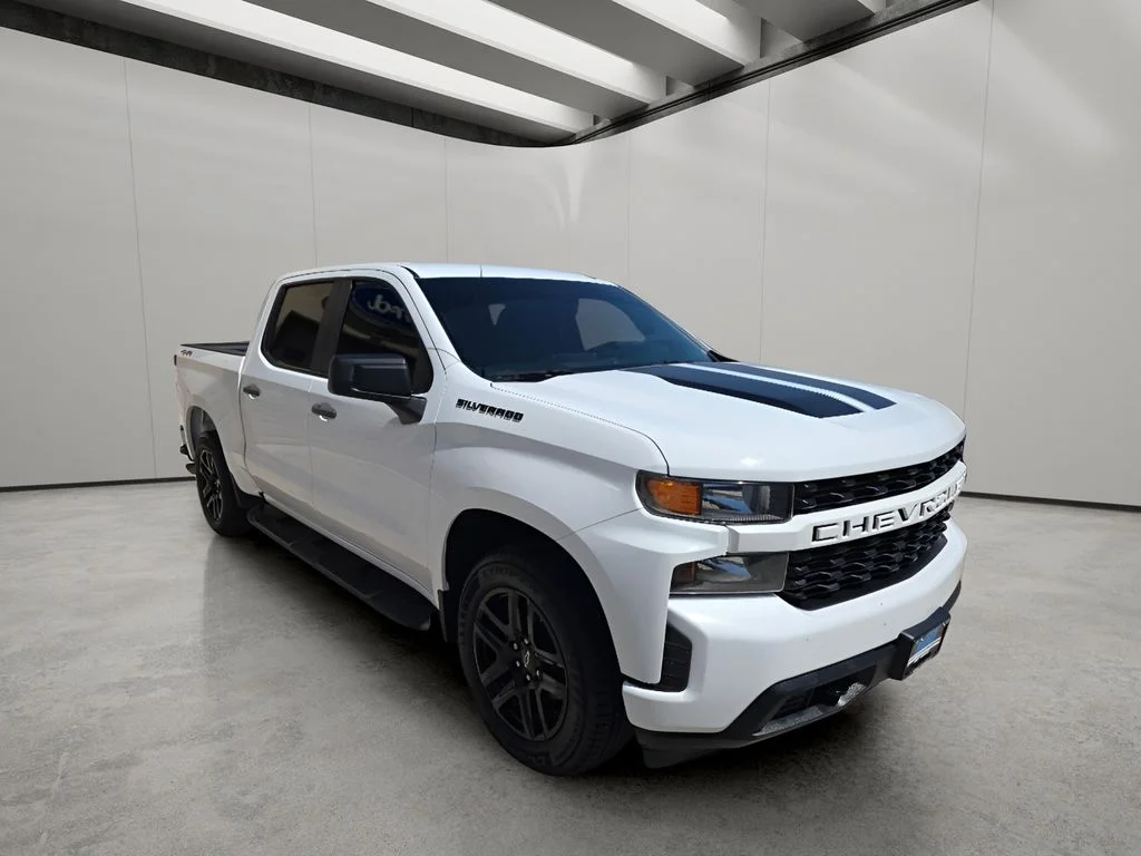 Used 2022 White Chevrolet Custom image 7