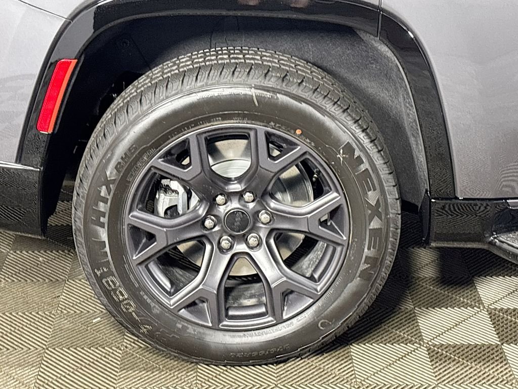 New 2026 Baltic-Gray Metallic Clear-Coat Exterior Paint Jeep Limited Altitude image 23