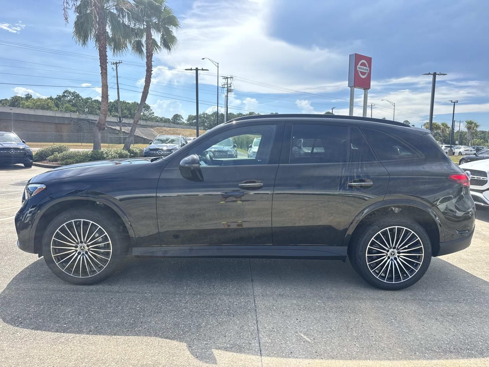 New 2027 Black Mercedes-Benz GLC 300 image 6