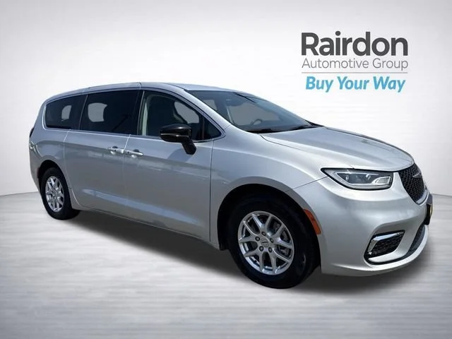 Used 2024 Silver Mist Clearcoat Chrysler Touring L image 1