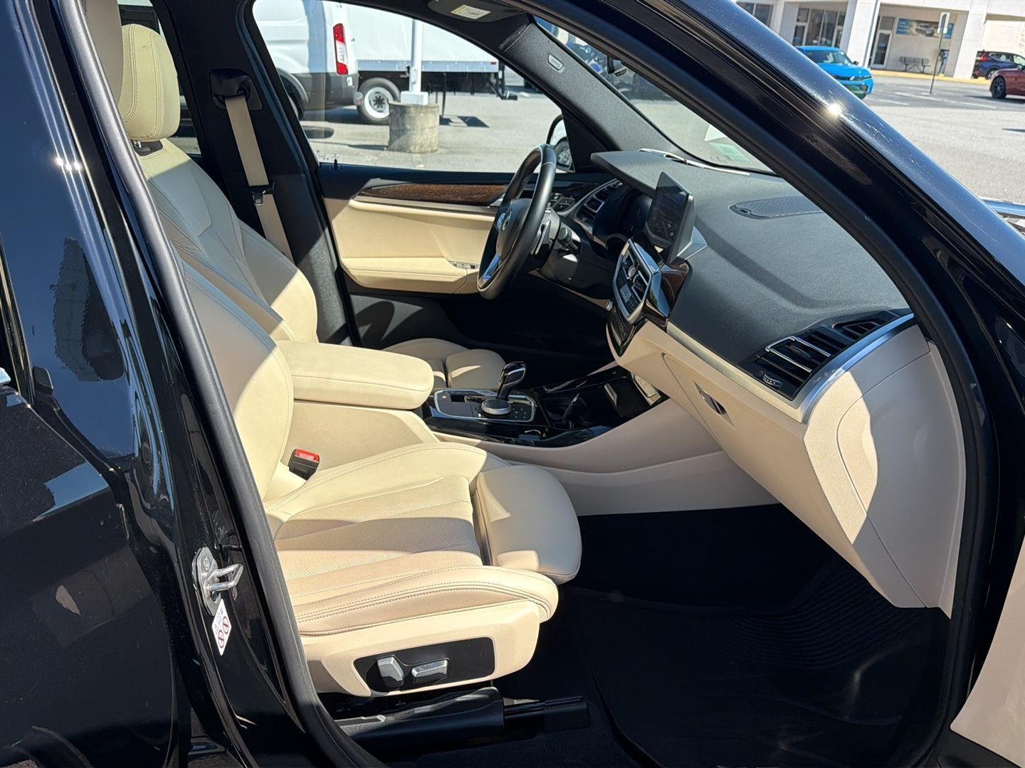 Used 2022 Jet Black BMW xDrive30i image 13