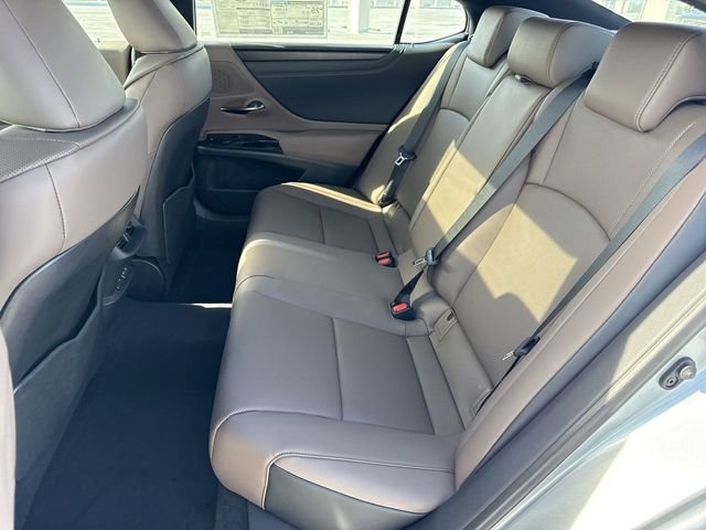 2025 Lexus ES 350 - Photo 23