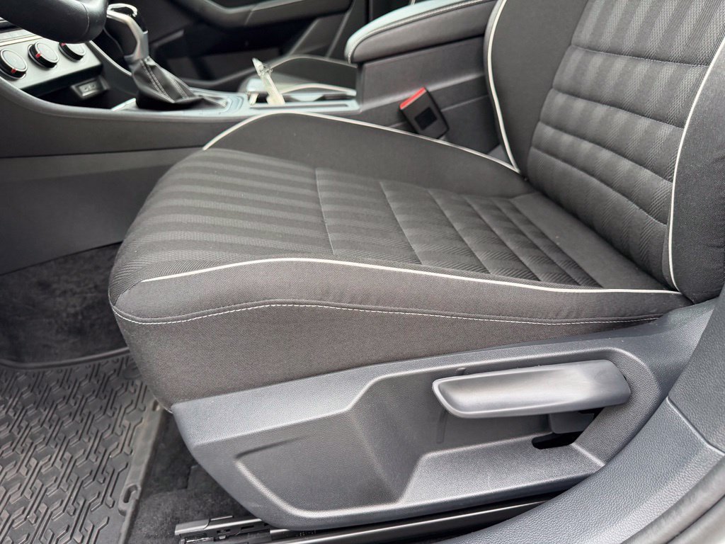 Used 2024 Pure White Volkswagen 1.5T Sport image 14