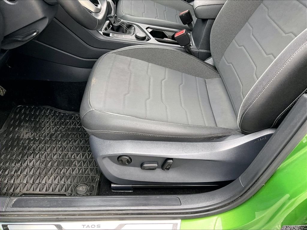 Used 2025 Bright Moss Green Metallic/Deep Black Roof Volkswagen 1.5T SE Black image 34
