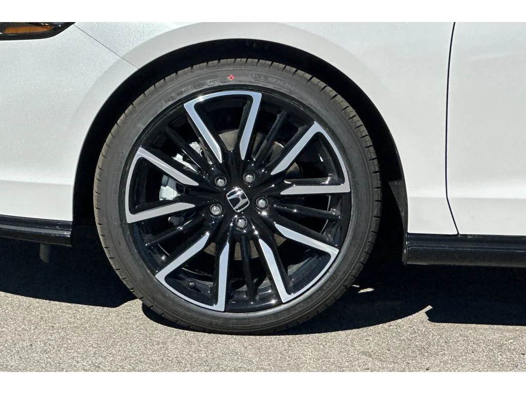New 2026 Platinum White Pearl Honda Touring image 33