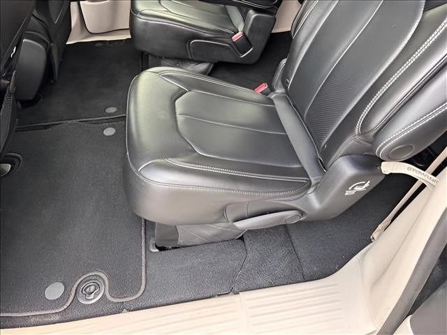 Used 2023 Black Chrysler Touring L image 9