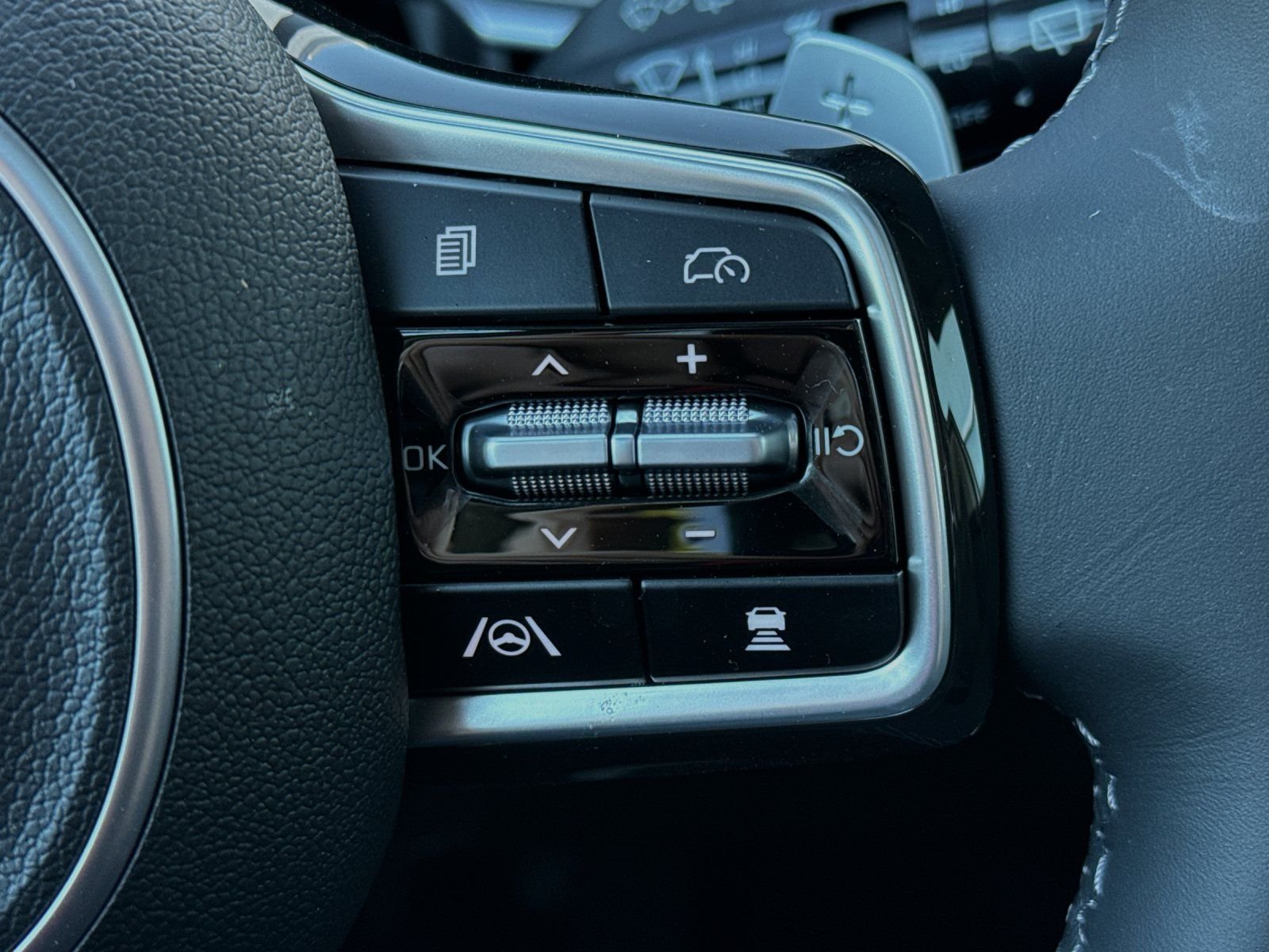 2025 Kia Sorento EX Hybrid - Photo 29