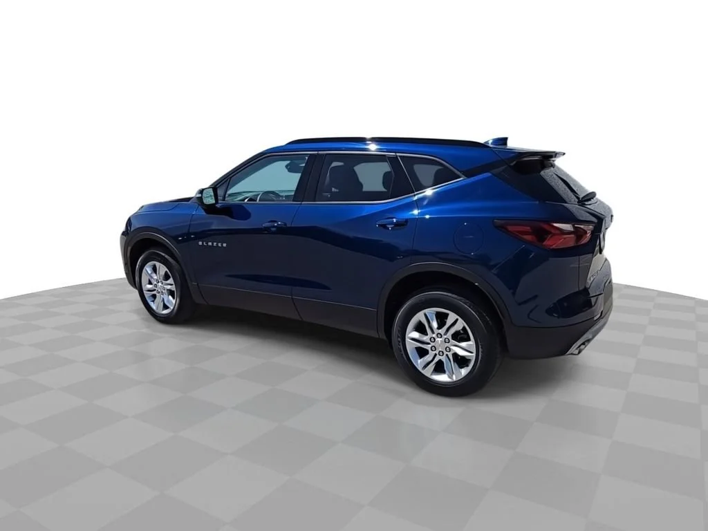 Used 2022 BLUE GLOW METALLIC Chevrolet LT image 6