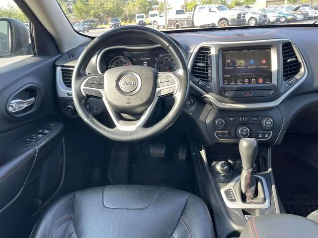 Used 2016 Blue Jeep Trailhawk image 11