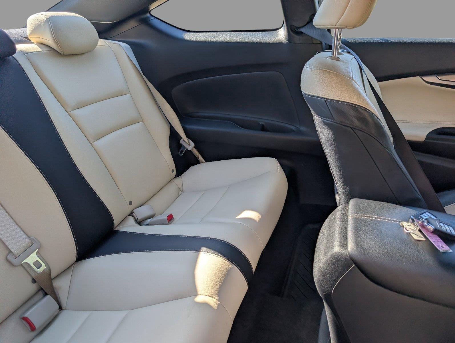 Used 2017  Honda Touring image 36
