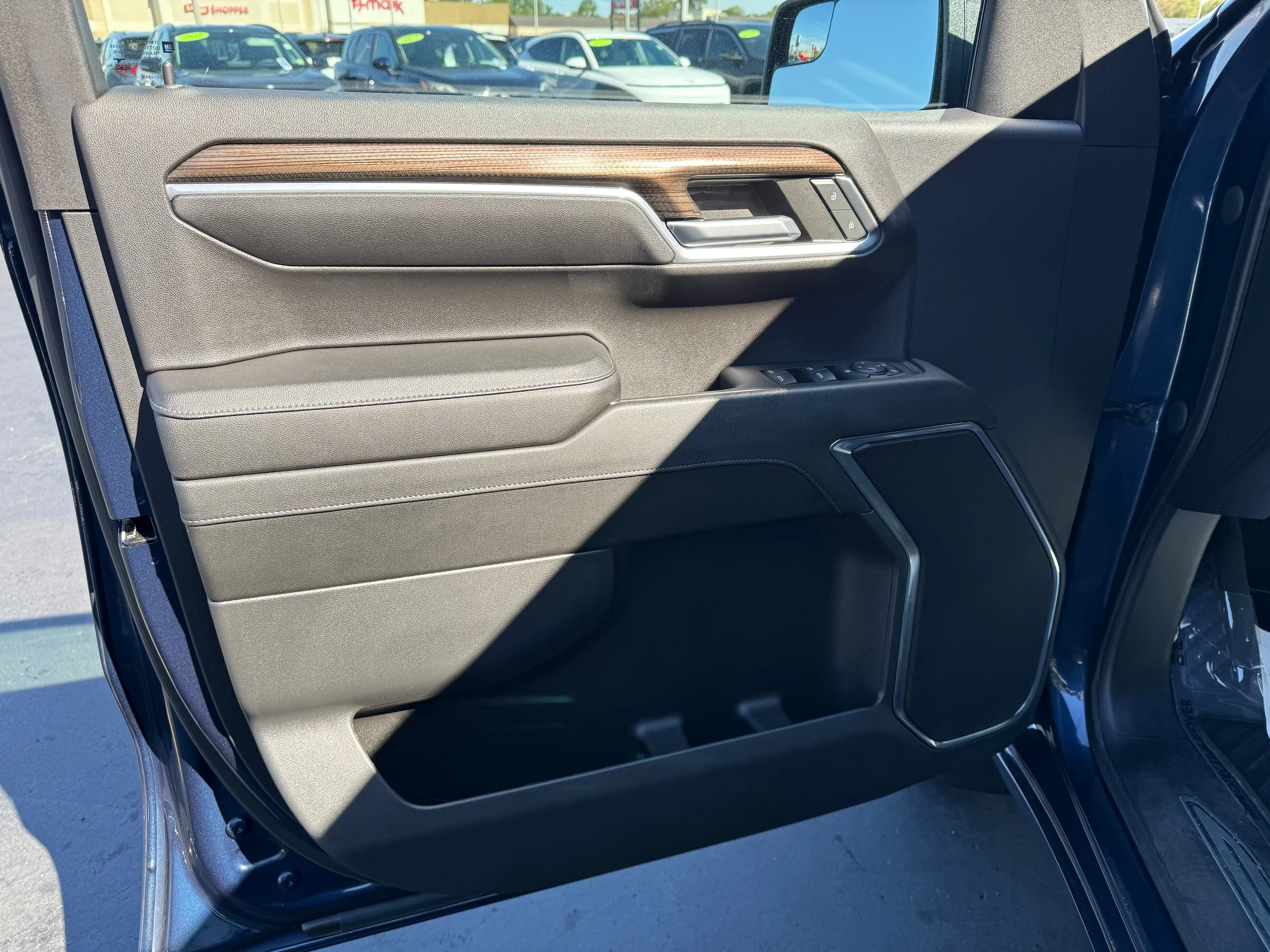 Used 2023 Northsky Blue Metallic Chevrolet LT image 14