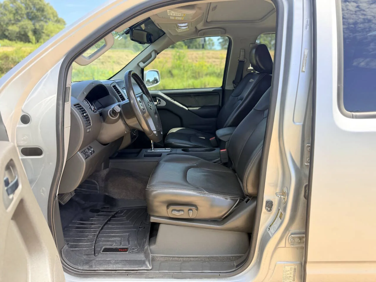 Used 2016 Silver Nissan PRO 4X 4x4 4dr Crew Cab 5 ft. SB Pickup 5A image 17