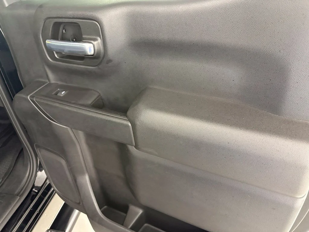 Used 2020 Black Chevrolet Custom image 41