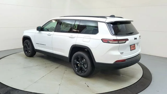 New 2026 Bright White Clear-Coat Exterior Paint Jeep Limited image 7