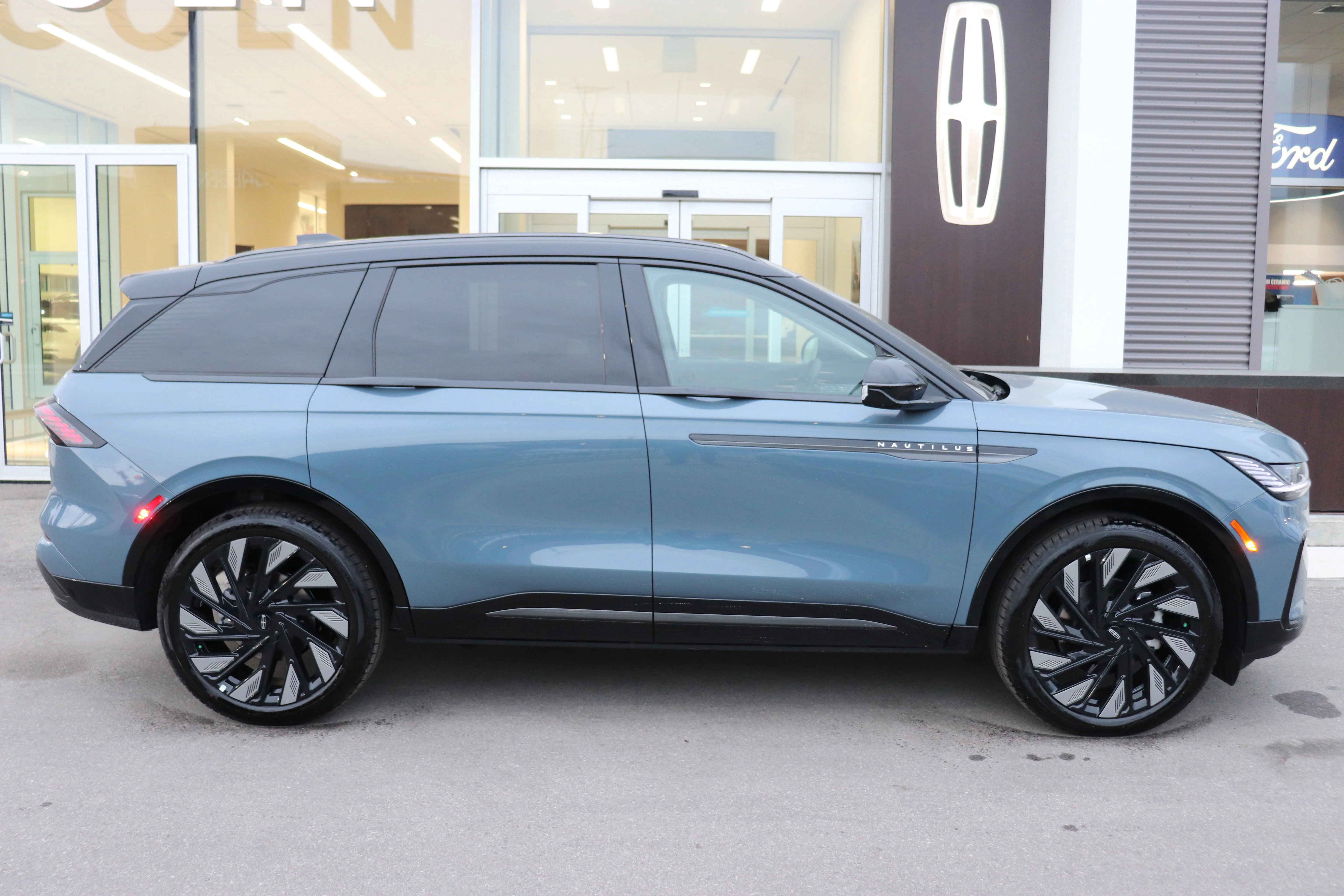New 2026 WHISPER BLUE MET CC Lincoln Reserve image 3