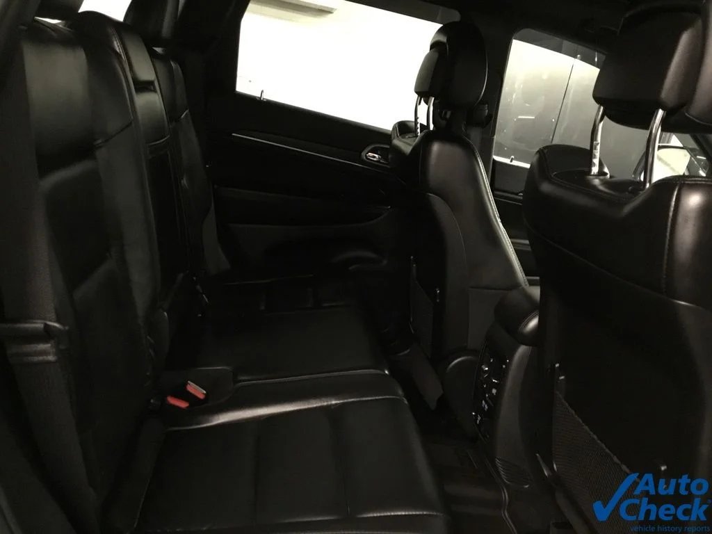 Used 2020 Gray Jeep Limited image 33