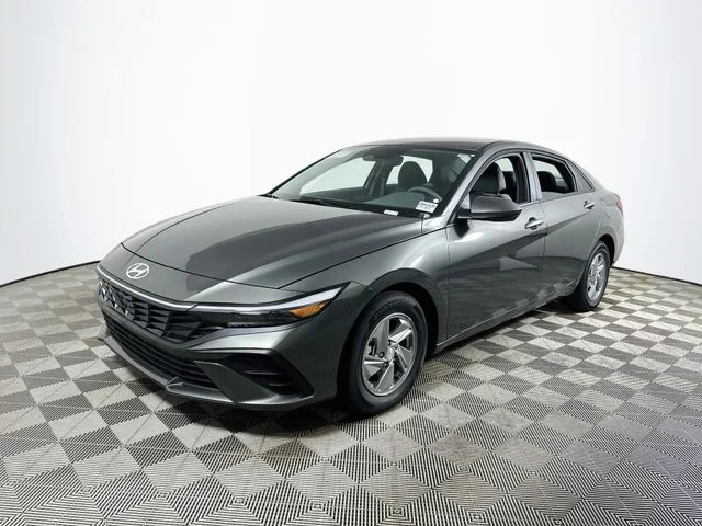 New 2026 Hyundai ELANTRA SE