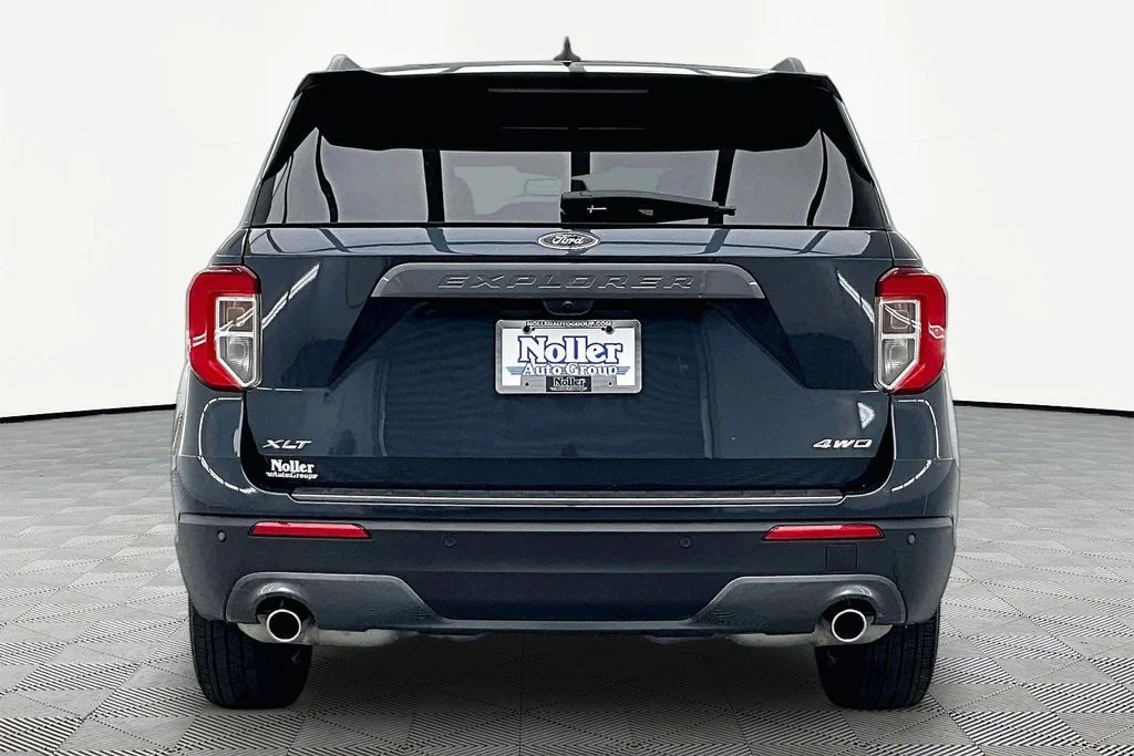 Certified Used 2023 Blue Metallic Ford XLT image 4